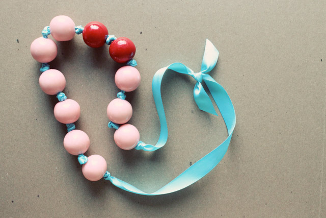 Bubblegum Halloween Necklace Tutorial